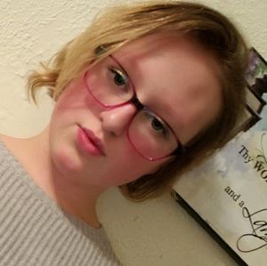 Meet your Posher, Lena